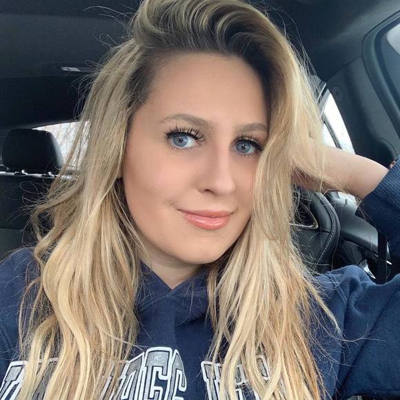 Meet your Posher, Kelsey - Picture 1 of 1